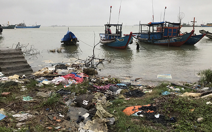 Đầm phá Tam Giang ô nhiễm rác thải nhựa
