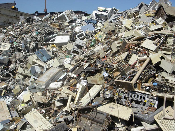 Bãi rác trong vòng đời rác thải điện tử